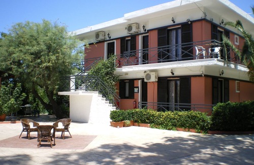 Molos Villa | Wonderful Apartments in a stunning enviroment by the sandy beach in Corfu