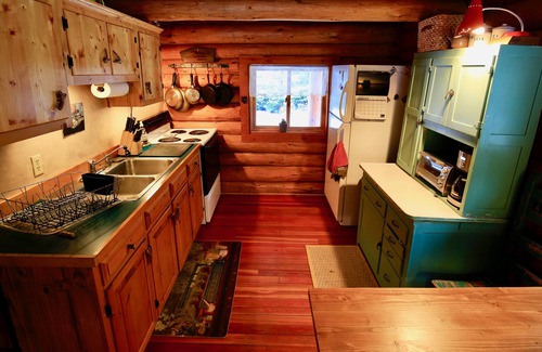 Essex House | Wonderful cabin bordering Glacier National Park and Great Bear Wilderness