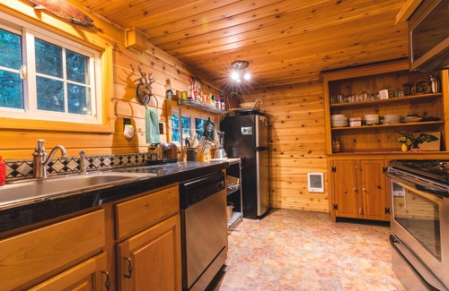 Government Camp Cabin | Wonderful Cabin with Hot Tub & Fireplace in Government Camp - Walk Everywhere
