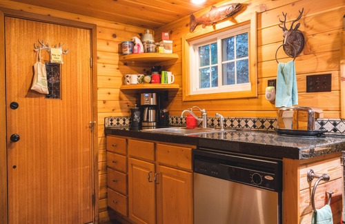 Government Camp Cabin | Wonderful Cabin with Hot Tub & Fireplace in Government Camp - Walk Everywhere