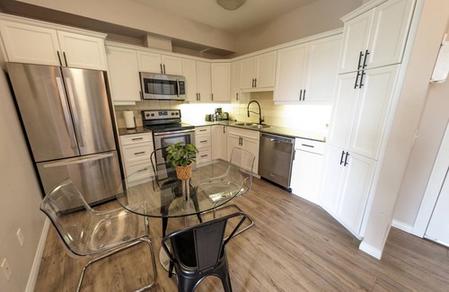 Crescent Heights Apartment | Wonderful Condo, Free Parking, Wi-Fi, Gym, & MORE