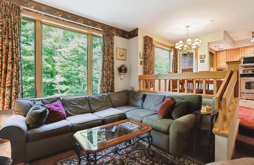 Killington Condo | Wonderful condo located near the pool and hot tub Highridge J6