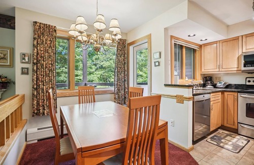 Killington Condo | Wonderful condo located near the pool and hot tub Highridge J6