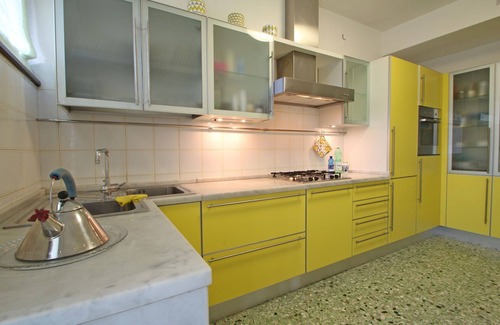 Ronchi Apartment | Wonderful flat for 6 People at 120m from the Sea in Tuscany, near Forte dei Marmi, parking, Wifi.