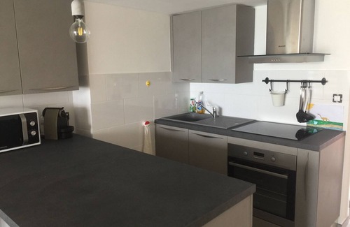 Le Brusc Apartment | Wonderful studio facing the sea, on the island of Embiezs direct access to the beach.