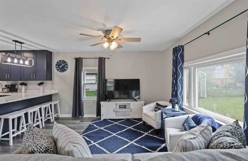 Wood Dale House | Wonderful in Wood Dale, right by ￼O’Hare airport!