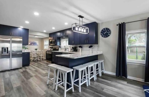 Wood Dale House | Wonderful in Wood Dale, right by ￼O’Hare airport!