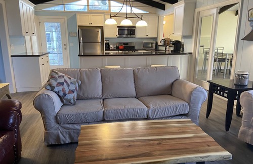 Fort Erie Cottage | Wonderful Lake Home on beach to create memories and relax. Beautiful Views