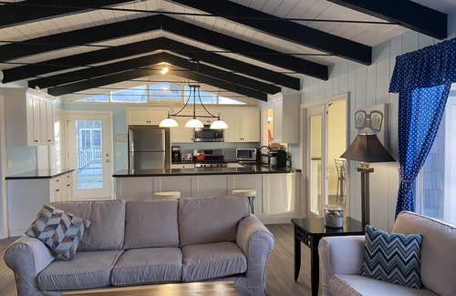 Fort Erie Cottage | Wonderful Lake Home on beach to create memories and relax. Beautiful Views