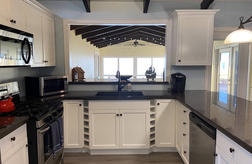 Fort Erie Cottage | Wonderful Lake Home on beach to create memories and relax. Beautiful Views