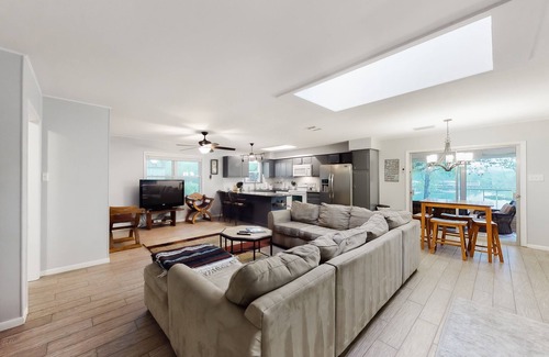 Kingsland House | Wonderful Lakefront Home w/Yard, Water Views, Central AC, WiFi, Private W/D