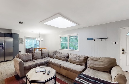 Kingsland House | Wonderful Lakefront Home w/Yard, Water Views, Central AC, WiFi, Private W/D