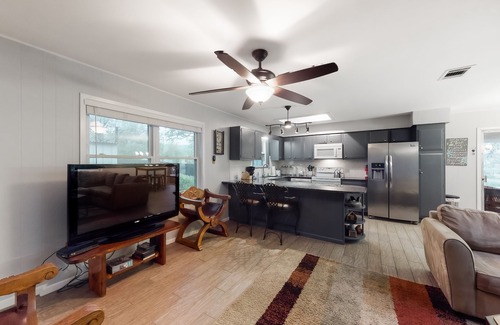 Kingsland House | Wonderful Lakefront Home w/Yard, Water Views, Central AC, WiFi, Private W/D