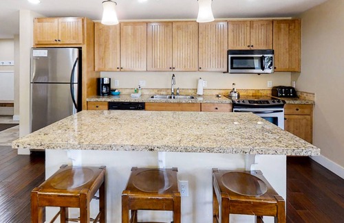 Silvercreek Condo | Wonderful mountain view home w/free WiFi, shared outdoor heated pool & hot tub