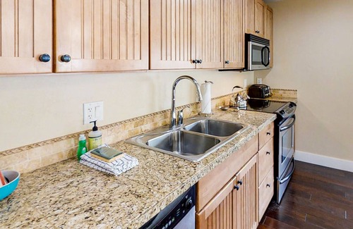 Silvercreek Condo | Wonderful mountain view home w/free WiFi, shared outdoor heated pool & hot tub
