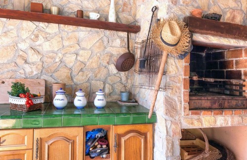 Can Carbonell House | Wonderful private villa for 6 people with WIFI, private pool, TV, terrace, pets allowed and park.