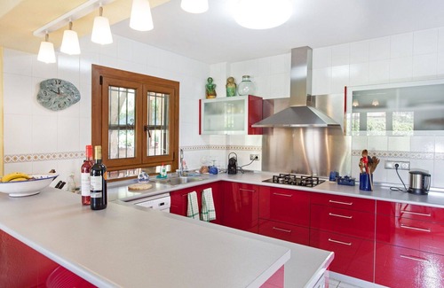 Can Carbonell House | Wonderful private villa for 6 people with WIFI, private pool, TV, terrace, pets allowed and park.