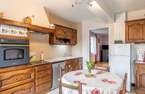 Mesnieres-en-Bray House | Wonderful private villa for 4 people with WIFI, TV, terrace, pets allowed and parking