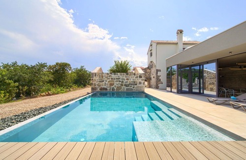 Nenadici House | Wonderful private villa for 6 guests with hot tub, private pool, A/C, WIFI, TV, terrace and park.
