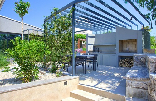 Nenadici House | Wonderful private villa for 6 people with WIFI, A/C, private pool, TV, patio and parking