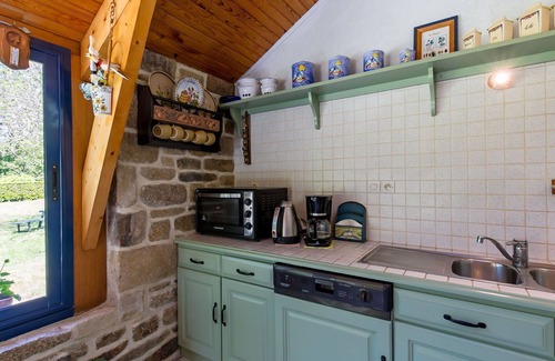 Sizun House | Wonderful private villa for 4 guests with TV, terrace, pets allowed and parking