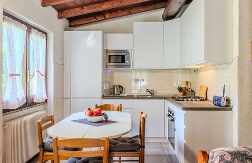 Claino Con Osteno House | Wonderful private villa for 4 people with WIFI, TV, patio, pets allowed, panoramic view and park.