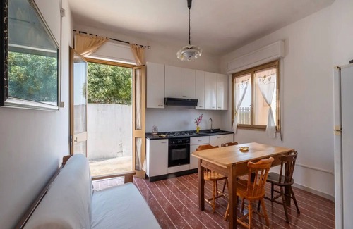 Padula Fede Villa | Wonderful private villa for 6 guests with TV, patio and pets allowed
