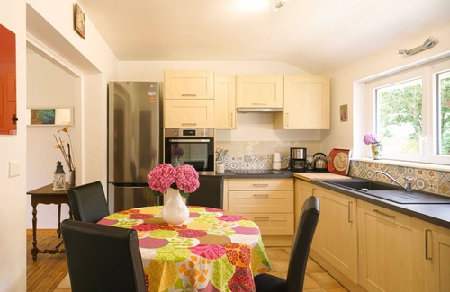 Plovan House | Wonderful private villa for 4 people with WIFI, TV, terrace, pets allowed and parking