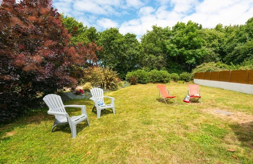 Plovan House | Wonderful private villa for 4 people with WIFI, TV, terrace, pets allowed and parking