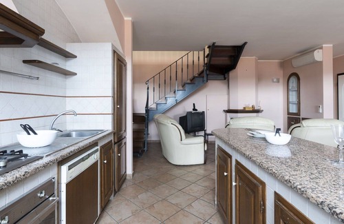 Villa Viani House | Wonderful private villa for 6 people with WIFI, terrace, pets allowed and panoramic view