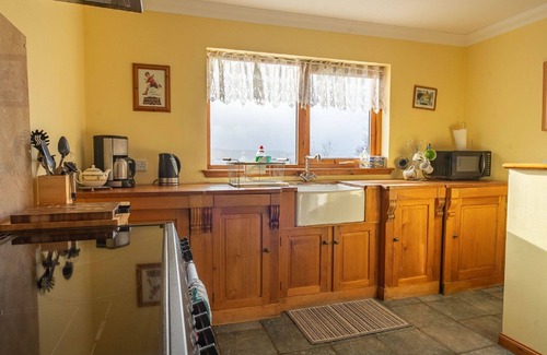 East Lewiston House | Wonderful private villa for 6 guests with WIFI, TV, patio, pets allowed, panoramic view and park.