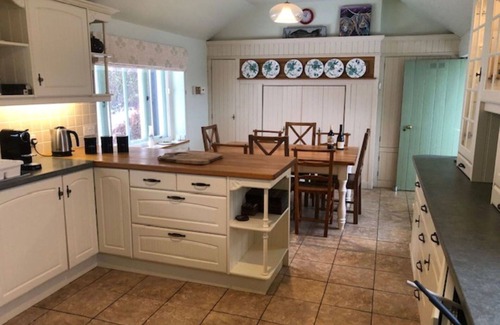 East Lewiston Villa | Wonderful private villa with WIFI, TV, terrace, pets allowed, panoramic view and parking