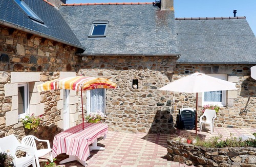 Pleubian House | Wonderful private villa for 5 guests with WIFI, TV, patio, pets allowed and parking