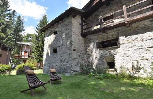 Madesimo House | Wonderful private villa for 8 people with WIFI, hot tub, TV, terrace, pets allowed and parking