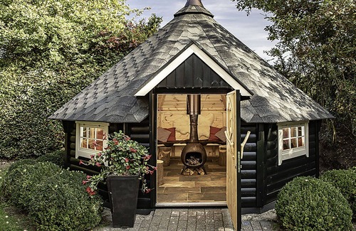Enschede Villa | Wonderful private villa for 20 people with WIFI, TV and parking