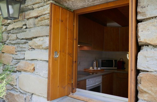 Semione House | Wonderful private villa for 4 guests with TV, patio, pets allowed, panoramic view and parking