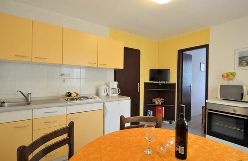 Mali Vareski House | Wonderful private villa for 4 people with WIFI, A/C, TV, terrace and pets allowed