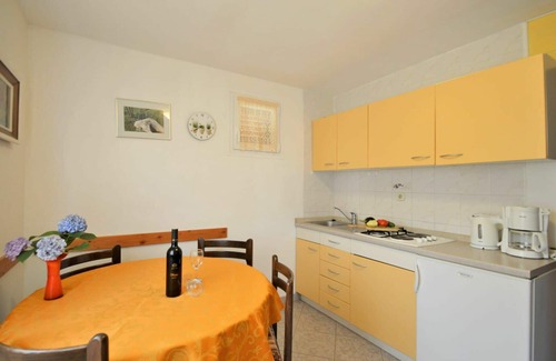 Mali Vareski House | Wonderful private villa for 4 people with WIFI, A/C, TV, terrace and pets allowed