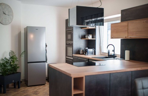 Prague 11 House | Wonderful private villa for 8 people with private pool, WIFI, TV, patio and parking