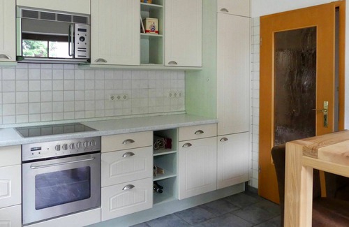 Murchin House | Wonderful private villa for 6 guests with WIFI, TV, terrace and parking
