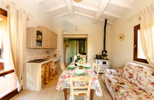 Lari Villa | Wonderful private villa for 4 people with WIFI, A/C, private pool, pets allowed and parking