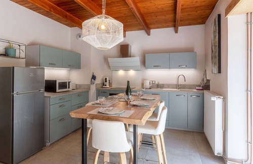 Coutances House | Wonderful private villa for 6 people with WIFI, TV and terrace
