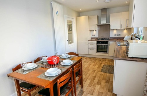 Kinross House | Wonderful private villa for 5 guests with WIFI, TV, patio and parking