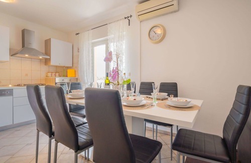 Drivenik House | Wonderful private villa for 8 people with WIFI, A/C, private pool, TV, terrace and pets allowed