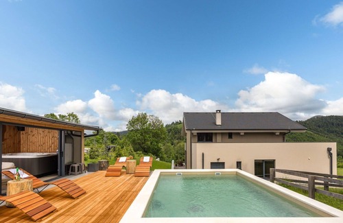 Fuzine Villa | Wonderful private villa with hot tub, private pool, WIFI, TV, terrace, pets allowed and parking
