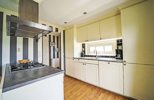 Dordtse Biesbosch House | Wonderful private villa for 4 people with WIFI, pool, TV, terrace and parking