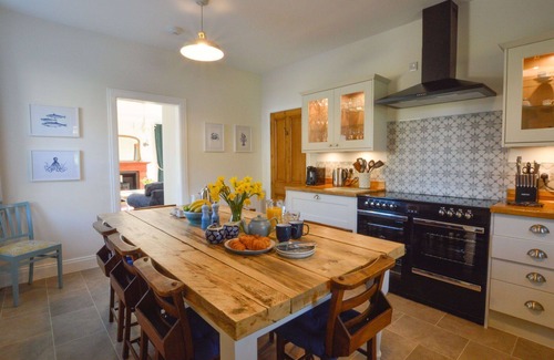 Lerags Villa | Wonderful private villa with WIFI, hot tub, TV, patio, pets allowed, panoramic view and parking