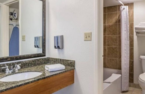 Wahweap Resort | Wonderful Stay! Parking, Nearby Golf! Minutes away from Lake Powell Campground!