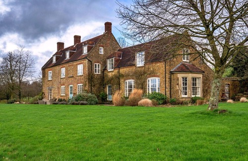 Wincanton House | Wonderful villa for 16 guests with WIFI, terrace and pets allowed