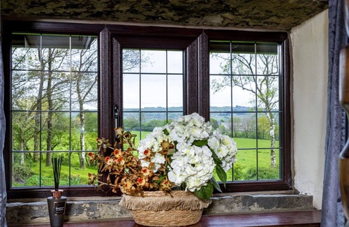 Bury House | Wonderful villa for 2 people with WIFI, TV and pets allowed